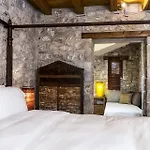 Elafos Hotel 3*